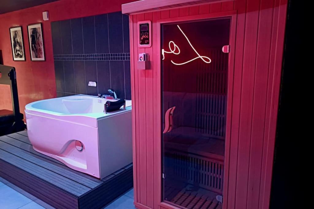 Appartement Balneo Et Sauna Prives The Red Room Mauguio Buitenkant foto