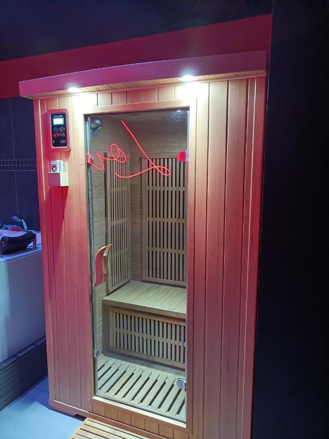 Appartement Balneo Et Sauna Prives The Red Room Mauguio Buitenkant foto